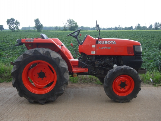 ขายครับ  Kubota L3408 สภาพสวยๆครับ 34 แรง สองเพลา เพาเวอร์