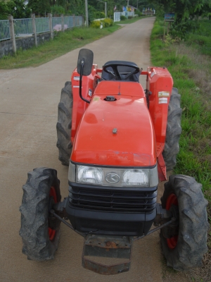 ขายครับ  Kubota L3408 สภาพสวยๆครับ 34 แรง สองเพลา เพาเวอร์
