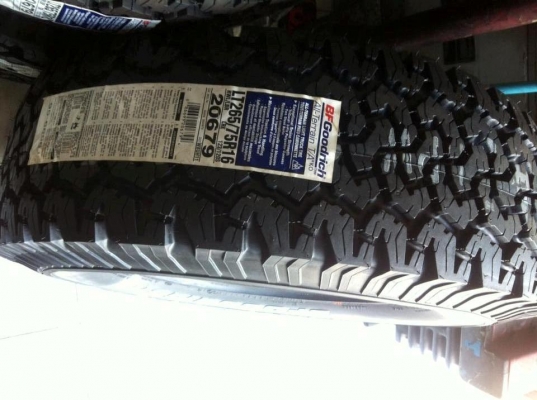 ขายยาง BF Goodrich All-terrain ขนาด 265 75 r16 ยางใหม่ปี14
