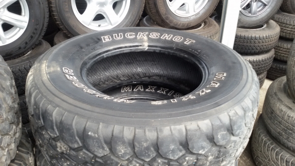 ขายยาง265 75 16ปี09ชุดละ3800