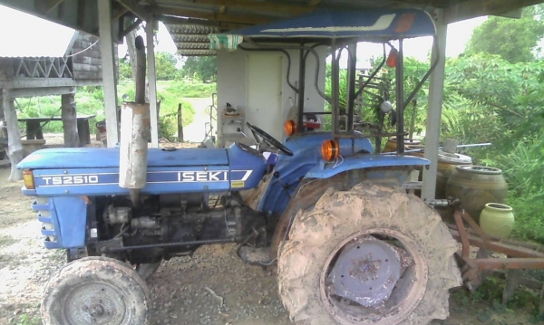 รถแทรคเตอร์ อิเซกิ TS2510 2WD 25HPแถมผานหลัง