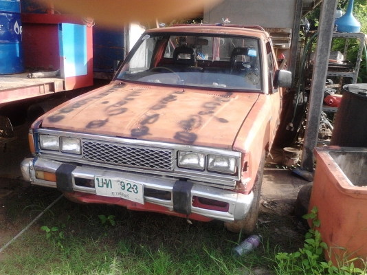 ขายรถกระบะนิสสันเครื่อง td25  28,000  บาท