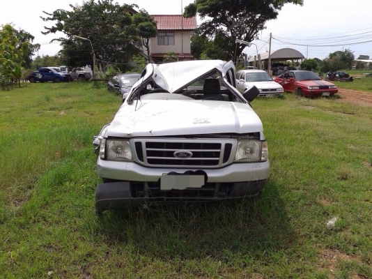 ซากรถฟรอดหังเดียว เครื่อง2500 สวยมาก โอนลอยรื้อขายทุกชิ้น