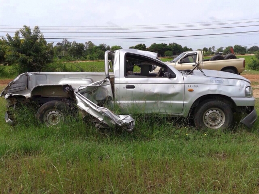 ซากรถฟรอดหังเดียว เครื่อง2500 สวยมาก โอนลอยรื้อขายทุกชิ้น ซากรถฟรอดหังเดียว เครื่อง2500 สวยมาก โอนลอยรื้อขายทุกชิ้น