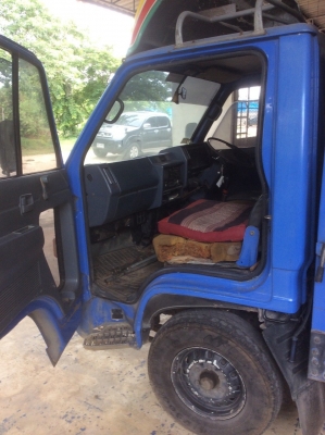 ขาย6ล้อNKR จดทะเบียนปี48 แหนบหน้า-หลัง เครื่อง110แรง พวงมาลัยพาว์เวอร์ กะบะยาว 3ม. พื้นปูเหรด แอร์เย็น เครื่องดี ยางดี ครัทสีสวย ขับดีมากๆ ขาย 270,000บาท