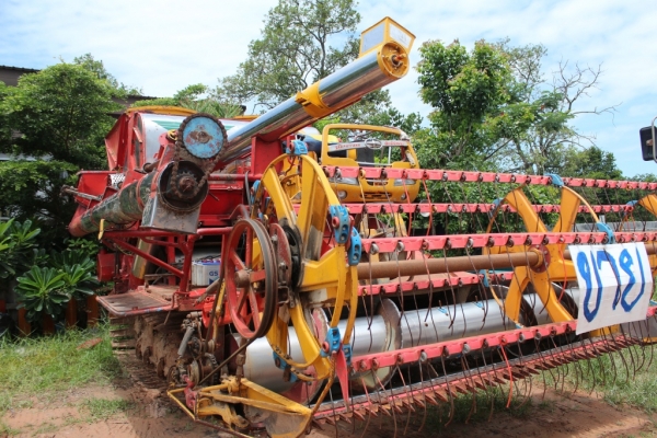 ขายรถเกี่ยวข้าว KM ศักดิ์พัฒนา ขายรถเกี่ยวข้าว KM ศักดิ์พัฒนา