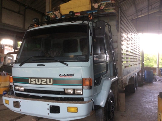 ขายISUZU 10ล้อRocky 175 แรง ยาว 7.2 ม. (ยาวพิเศษรถห้างแท้) กะบะไม้ พื้นปูเลส ตีนเป็ด ครัทซีดี เครื่องดี ยางดี ขาย 700,000 บาท