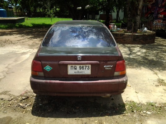 ขายครับรถเก๋งติดแก๊สเกียร์ออโต้เครื่องดีมาก0896611700