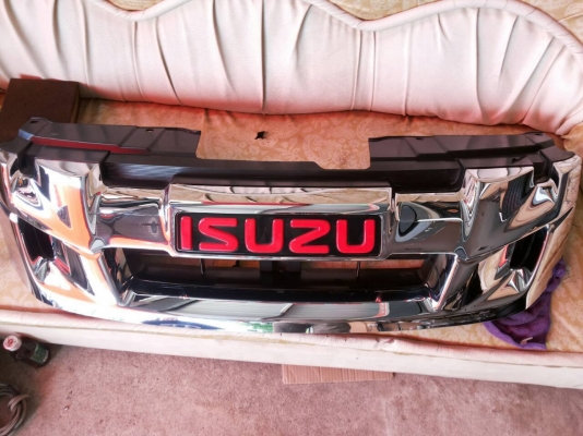 กระจังหน้าออลนิว ดีแม็ค โลโก้แดง