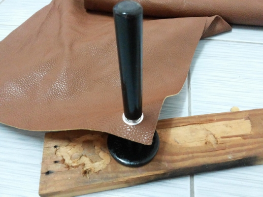 ชุดตอกตาไก่พร้อมตุ๊ดตู่ เอาไว้ตอกทำหูคล้องผ้าใบ มีอุปกรณ์มาให้พร้อมครับ