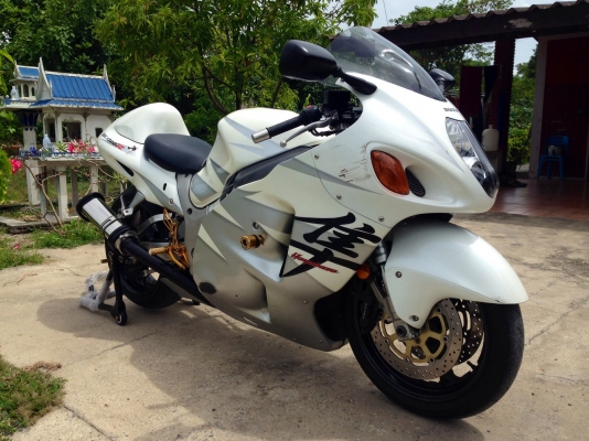 ธารนนทบุรี//ขาย suzuki gsx1300 ปี2001 รถสวยเครื่องสมบูรณ์มากๆครับ ท๊อกมาตามมือ ราคา 189,000 บาท อินวอยท์+สรรพสารมิตรแท้ทุกฉบับ