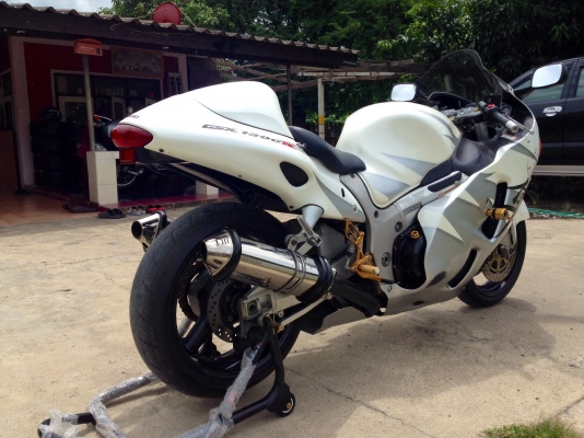 ธารนนทบุรี//ขาย suzuki gsx1300 ปี2001 รถสวยเครื่องสมบูรณ์มากๆครับ ท๊อกมาตามมือ ราคา 189,000 บาท อินวอยท์+สรรพสารมิตรแท้ทุกฉบับ