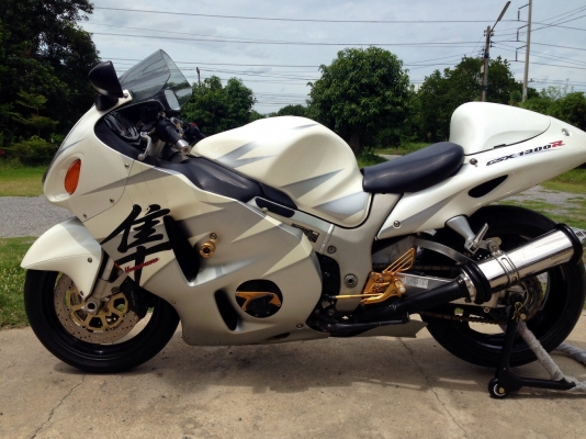 ธารนนทบุรี//ขาย suzuki gsx1300 ปี2001 รถสวยเครื่องสมบูรณ์มากๆครับ ท๊อกมาตามมือ ราคา 189,000 บาท อินวอยท์+สรรพสารมิตรแท้ทุกฉบับ