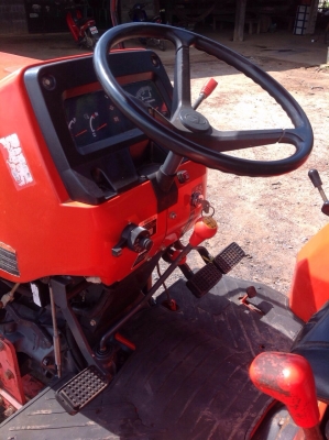 รถแทรกเตอร์คูโบต้า 45 แรง สภาพดีเยี่ยมเดิมๆ ทั้งคัน เกียร์ดี เฟืองท้ายดี ขายพร้อมใบดันหน้าเเละจอบหมุน