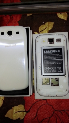 ขายโทรศัพมือถือยี่ห้อSAMSUNGรุ่นGALAXY S3สีขาว16GBสภาพพร้อมใช้งานครับ ขายโทรศัพมือถือยี่ห้อSAMSUNGรุ่นGALAXY S3สีขาว16GBสภาพพร้อมใช้งานครับ