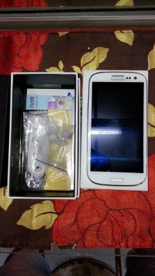 ขายโทรศัพมือถือยี่ห้อSAMSUNGรุ่นGALAXY S3สีขาว16GBสภาพพร้อมใช้งานครับ ขายโทรศัพมือถือยี่ห้อSAMSUNGรุ่นGALAXY S3สีขาว16GBสภาพพร้อมใช้งานครับ