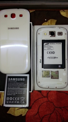 ขายโทรศัพมือถือยี่ห้อSAMSUNGรุ่นGALAXY S3สีขาว16GBสภาพพร้อมใช้งานครับ ขายโทรศัพมือถือยี่ห้อSAMSUNGรุ่นGALAXY S3สีขาว16GBสภาพพร้อมใช้งานครับ