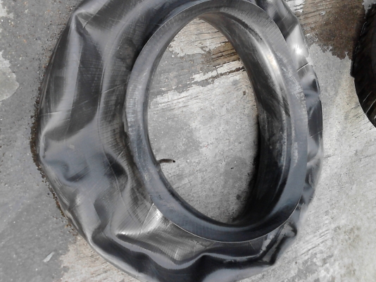 7.50-1  5  ยาง 6 ล้อ ขนาดกลาง ( พร้อมยางรองและยางใน )  ปี 2012  มี 5 เส้น  TEL.081-427-3941