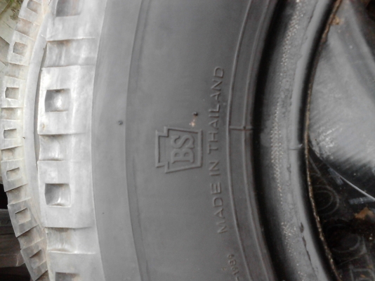 7.50-1  5  ยาง 6 ล้อ ขนาดกลาง ( พร้อมยางรองและยางใน )  ปี 2012  มี 5 เส้น  TEL.081-427-3941