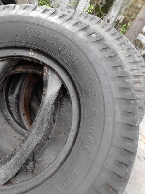 7.50-1  5  ยาง 6 ล้อ ขนาดกลาง ( พร้อมยางรองและยางใน )  ปี 2012  มี 5 เส้น  TEL.081-427-3941