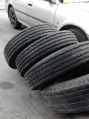 7.50-1  5  ยาง 6 ล้อ ขนาดกลาง ( พร้อมยางรองและยางใน )  ปี 2012  มี 5 เส้น  TEL.081-427-3941