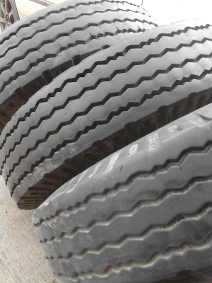 7.50-1  5  ยาง 6 ล้อ ขนาดกลาง ( พร้อมยางรองและยางใน )  ปี 2012  มี 5 เส้น  TEL.081-427-3941