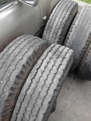 7.50-1  5  ยาง 6 ล้อ ขนาดกลาง ( พร้อมยางรองและยางใน )  ปี 2012  มี 5 เส้น  TEL.081-427-3941