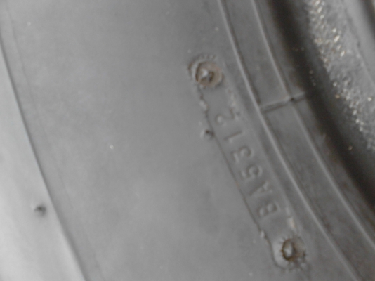 7.50-1  5  ยาง 6 ล้อ ขนาดกลาง ( พร้อมยางรองและยางใน )  ปี 2012  มี 5 เส้น  TEL.081-427-3941