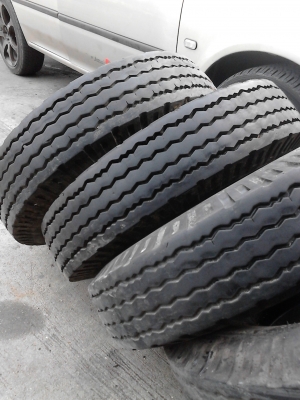 7.50-1  5  ยาง 6 ล้อ ขนาดกลาง ( พร้อมยางรองและยางใน )  ปี 2012  มี 5 เส้น  TEL.081-427-3941