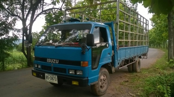 ขาย 6 ล้อ NPR กระบะยาว 5 เมตร  เครื่อง 4BG1 125 แรงม้า คัสซีสวย มีสโลว์กลาง พวงมาลัยพาวเวอร์ ทะเบียนเต็มพร้อมโอนครับ