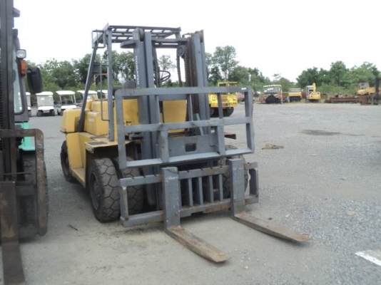 ขายรถยกkomatsu7ตัน.รุ่น6ขีด3แรง...ฉุดกระชาก...ยกแรง..โช๊คคู่