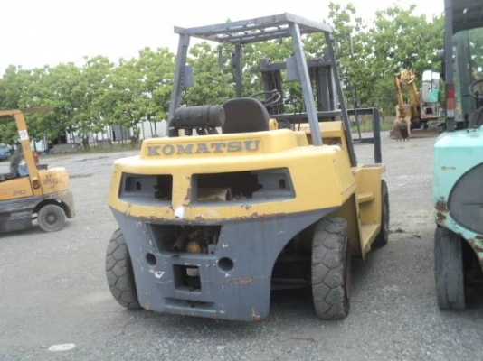 ขายรถยกkomatsu7ตัน.รุ่น6ขีด3แรง...ฉุดกระชาก...ยกแรง..โช๊คคู่