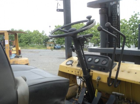 ขายรถยกkomatsu7ตัน.รุ่น6ขีด3แรง...ฉุดกระชาก...ยกแรง..โช๊คคู่