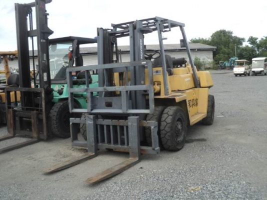 ขายรถยกkomatsu7ตัน.รุ่น6ขีด3แรง...ฉุดกระชาก...ยกแรง..โช๊คคู่