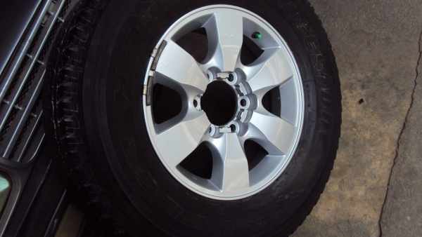 ขายแม็กพร้อมยาง265 70 16มี1วงเอาไว้ทำอะไหล่