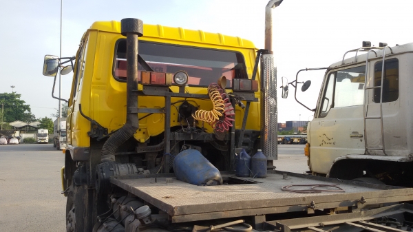 ขายหัวลาก NISSAN 230 แรง  เพลาเดียว 0616294646