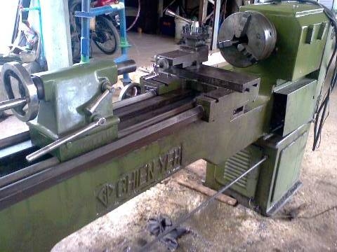 เครื่องกลึง 6 ฟุต 3 เพลา เกียร์บล็อก  คอม้าถอดได้  รูเพลา 2 นิ้ว  ยี่ห้อ เชนเย่  85,000