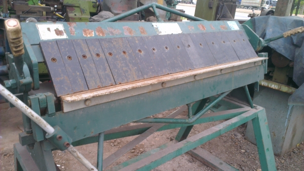 Sell> ขายเครื่องพับมือโยก หน้ากว้าง 4 ฟุต ของใต้หวันครับ สภาพสวย ไม่มีอะไรแตกหัก ฟันแยกถอดได้ กำแพงแสน นครปฐมครับ