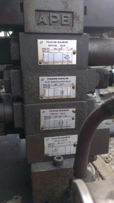 Sell> ขายชุดปั้มไฮดรอลิค(Power Unit) มอเตอร์ 5 แรง 3 เฟส มีวาวล์ไฟฟ้า 7 ตัว คอยล์ 220V. พร้อมใช้งาน กำแพงแสน นครปฐมครับ Sell> ขายชุดปั้มไฮดรอลิค(Power Unit) มอเตอร์ 5 แรง 3 เฟส มีวาวล์ไฟฟ้า 7 ตัว คอยล์ 220V. พร้อมใช้งาน กำแพงแสน นครปฐมครับ