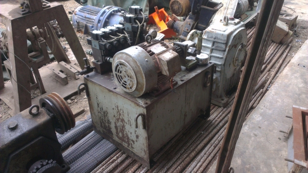 Sell> ขายชุดปั้มไฮดรอลิค(Power Unit) มอเตอร์ 5 แรง 3 เฟส มีวาวล์ไฟฟ้า 7 ตัว คอยล์ 220V. พร้อมใช้งาน กำแพงแสน นครปฐมครับ