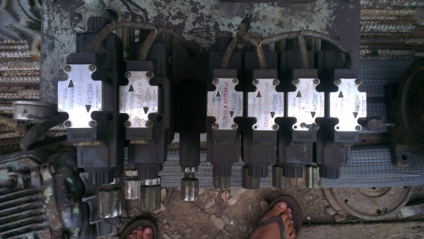 Sell> ขายชุดปั้มไฮดรอลิค(Power Unit) มอเตอร์ 5 แรง 3 เฟส มีวาวล์ไฟฟ้า 7 ตัว คอยล์ 220V. พร้อมใช้งาน กำแพงแสน นครปฐมครับ Sell> ขายชุดปั้มไฮดรอลิค(Power Unit) มอเตอร์ 5 แรง 3 เฟส มีวาวล์ไฟฟ้า 7 ตัว คอยล์ 220V. พร้อมใช้งาน กำแพงแสน นครปฐมครับ