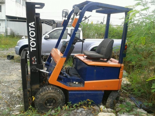 ขายรถฟอร์คลิฟต์ไฟฟ้า 2 ตัน ยี่ห้อ TOYOTA