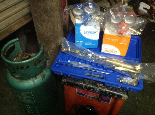 อุปกรณ์ ชุดแก๊สตัด แก๊สเชื่อม ตู้อ๊อก300a อุปกรณ์ ชุดแก๊สตัด แก๊สเชื่อม ตู้อ๊อก300a