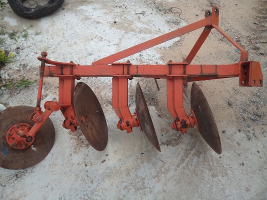 ขายถูกๆคับ 58000บาทรถไถ22แรง อุปกร 2ชุด พร้อมใช้งานคับ