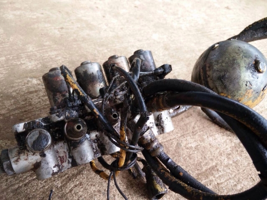 ขายด่วนลูกโป่ง komatsu pc 200-6