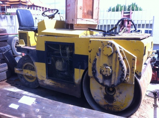 รถบด SAKAI SW40 ขนาด 4 ตัน