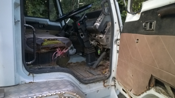 6ล้อ..195 แรง..หัว-คัสซี...FTR32HR-3000205 รถห้างแท้ๆสภาพดี...(ยกตู้ลง..ขายหัว-คัสซี)