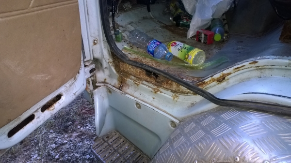 6ล้อ..195 แรง..หัว-คัสซี...FTR32HR-3000205 รถห้างแท้ๆสภาพดี...(ยกตู้ลง..ขายหัว-คัสซี)