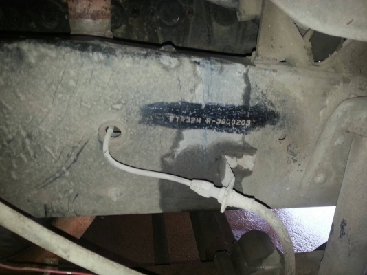 6ล้อ..195 แรง..หัว-คัสซี...FTR32HR-3000205 รถห้างแท้ๆสภาพดี...(ยกตู้ลง..ขายหัว-คัสซี)