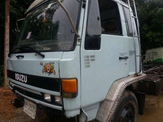 6ล้อ..195 แรง..หัว-คัสซี...FTR32HR-3000205 รถห้างแท้ๆสภาพดี...(ยกตู้ลง..ขายหัว-คัสซี)